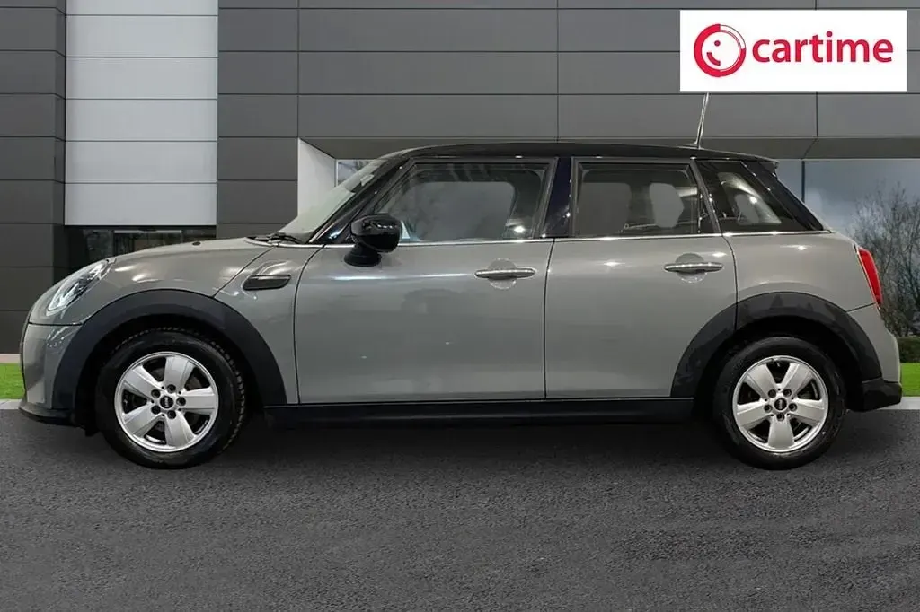Usado Mini Cooper Classic 136 CV (100 kW) 2022 Gris Utilitario