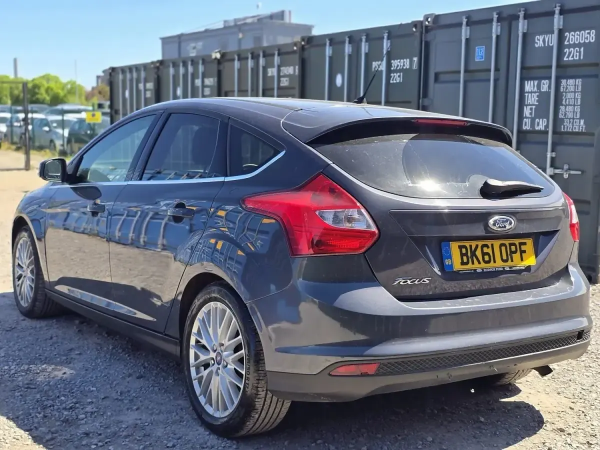 Used Ford Focus Zetec 125 HP (91 kW) 2011 Grey Hatchback