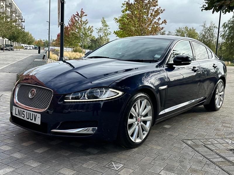 Używany Jaguar XF Portfolio 2015 Niebieski Sedan/Limuzyna