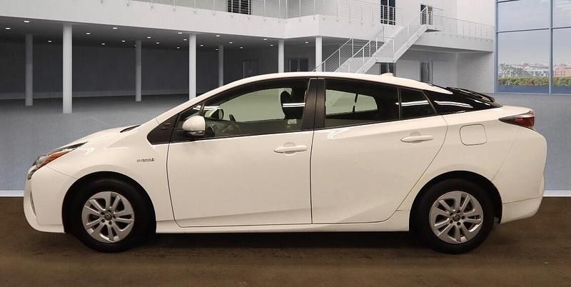 Used Toyota Prius Active 2017 White Hatchback