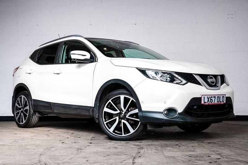 White Used 2017 Nissan Qashqai Tekna SUV | £9,270 (Fair price) - Image 1/4