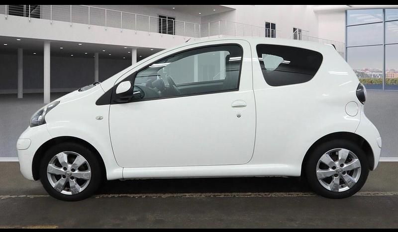 Used Toyota Aygo 2011 White Hatchback