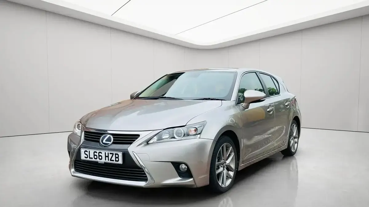 Used Lexus CT200h Executive Line 136 HP (100 kW) 2016 Silver Hatchback