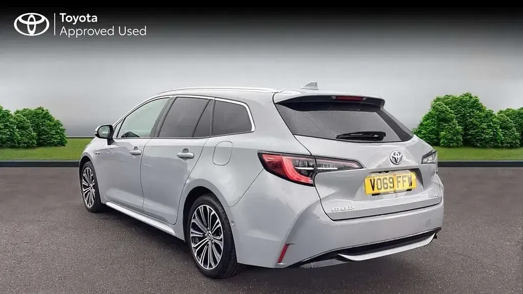Używany Toyota Corolla 184 KM (135 kW) 2019 Szary Kombi