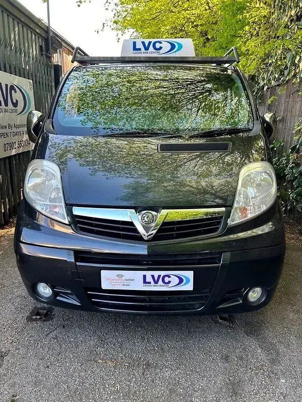 Second-hand Vauxhall Vivaro Sportive 2011 Negru Monovolum