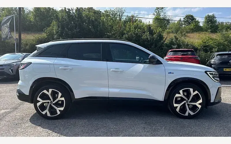 Used Renault Austral Iconic Esprit Alpine 200 HP (147 kW) 2024 White  SUV