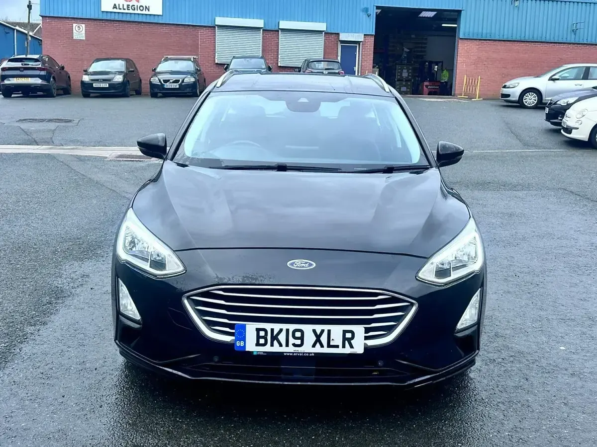 Used Ford Focus Zetec 120 HP (88 kW) 2019 Black Estate