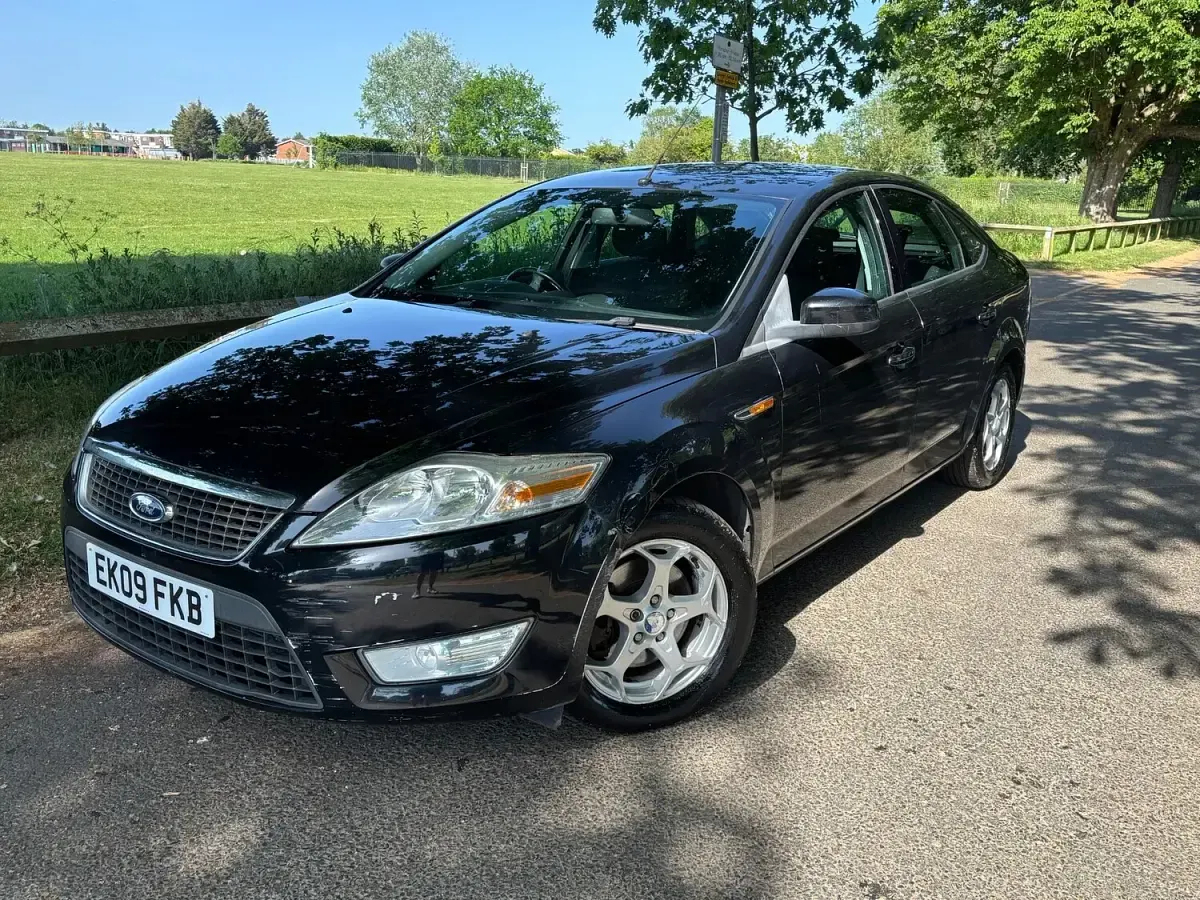 Käytetty Ford Mondeo Zetec 123 HP (90 kW) 2009 Musta Viistoperä
