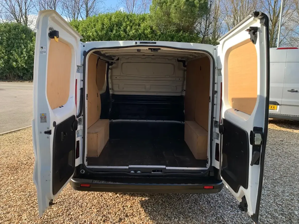 Begagnad Renault Trafic Business 120 HK (88 kW) 2019 Vit Minibuss
