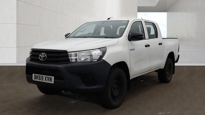 Used Toyota HiLux Active 150 HP (110 kW) 2019 White Pickup