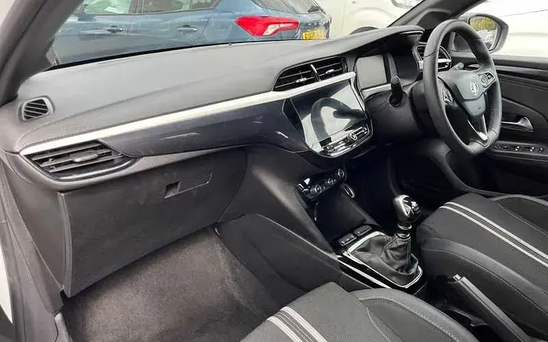 Used Vauxhall Corsa S 101 HP (74 kW) 2023 White Hatchback