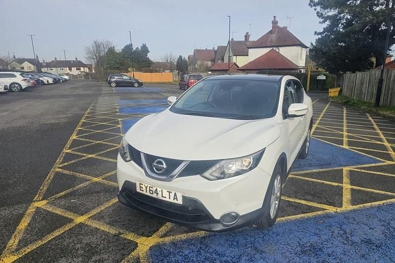 Used Nissan Qashqai Acenta Premium 115 HP (84 kW) 2014 White SUV