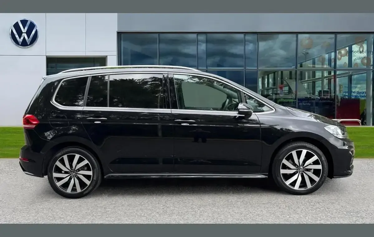 Used VW Touran R-line 150 HP (110 kW) 2025 Black MPV