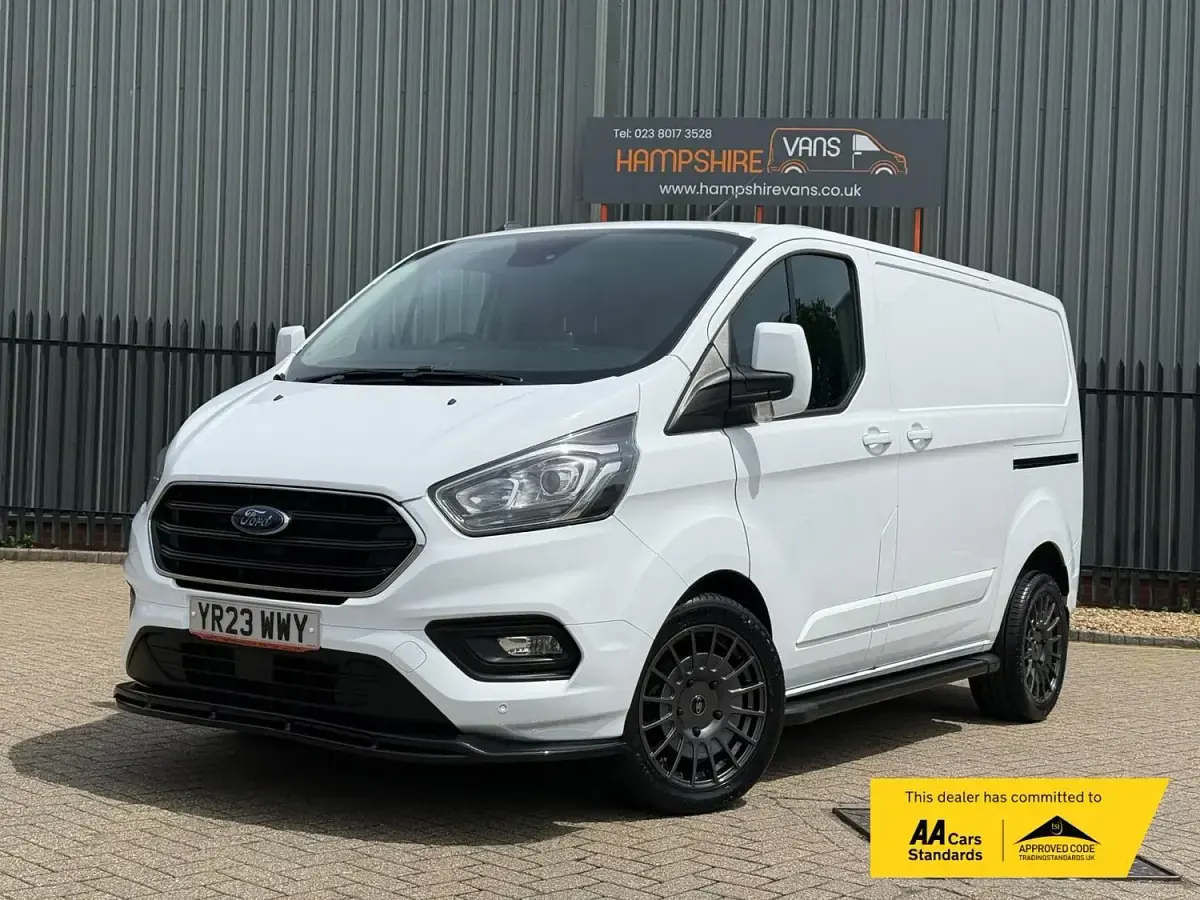 Used Ford Transit Custom Limited 130 HP (95 kW) 2023 White Van