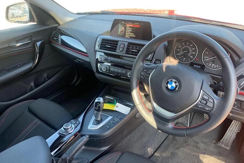 Used BMW 118 Sport Line 136 HP (100 kW) 2015 Red Hatchback