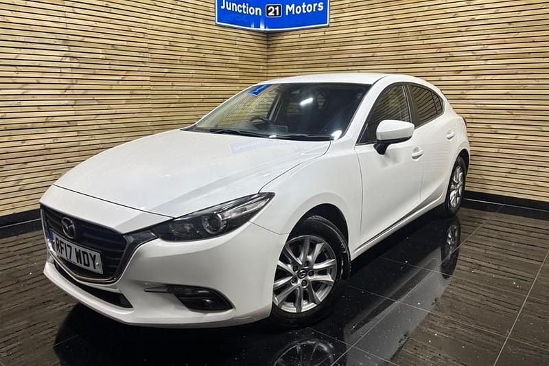 Used Mazda 3 121 HP (88 kW) 2017 White Hatchback