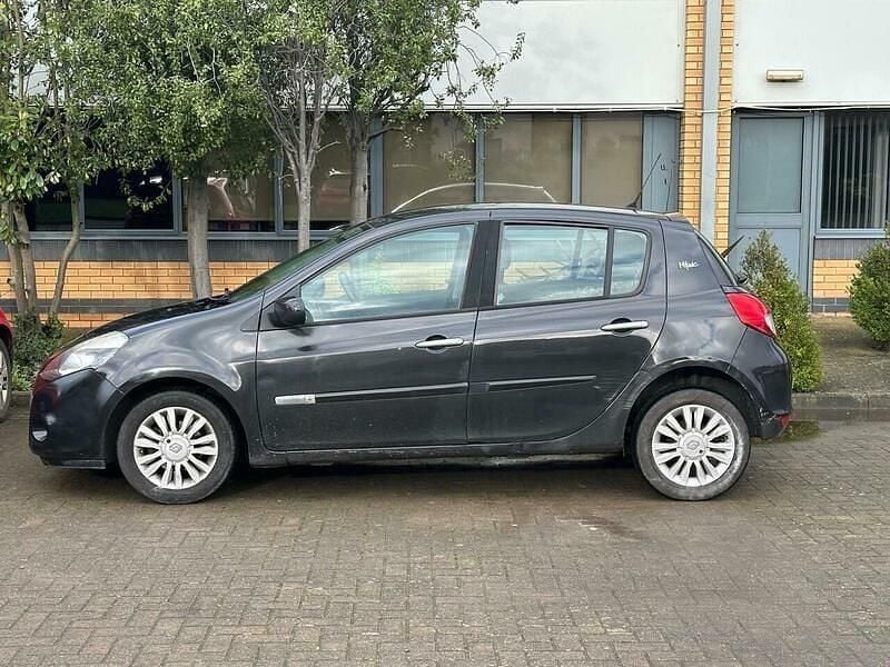 Used Renault Clio II 2011 Black Hatchback