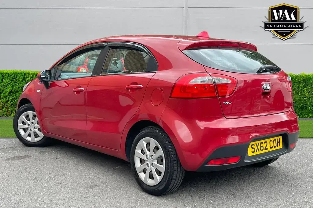 Used Kia Rio 84 HP (61 kW) 2012 Red Hatchback