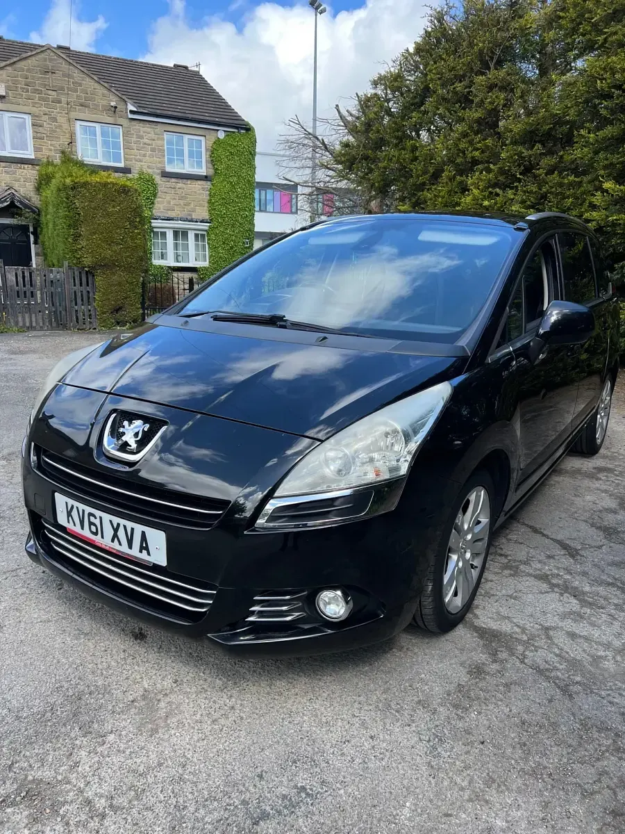 Używany Peugeot 5008 112 KM (82 kW) 2011 Czarny Minivan