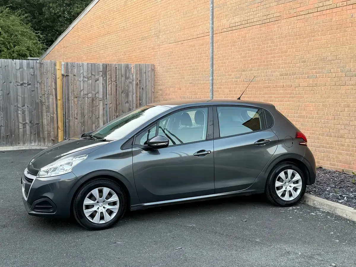 Used Peugeot 208 Access 68 HP (50 kW) 2015 Grey Hatchback