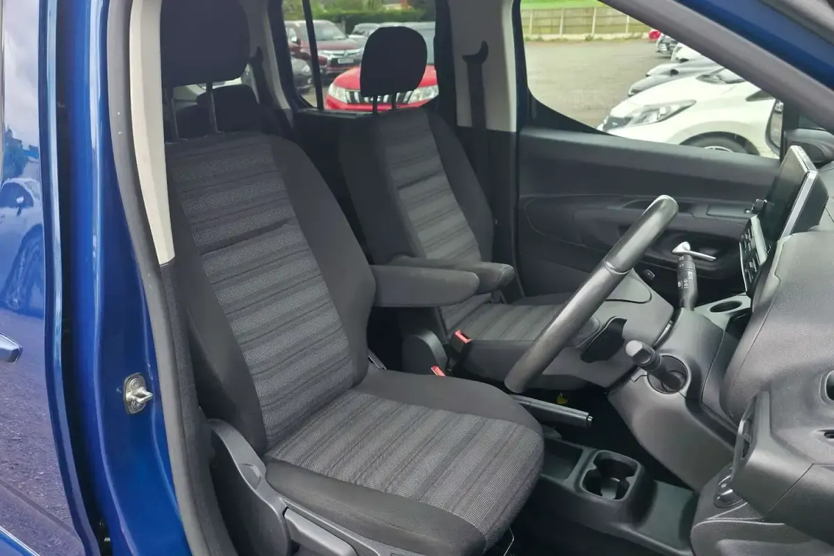 Used Vauxhall Combo Elite 130 HP (95 kW) 2020 Blue MPV