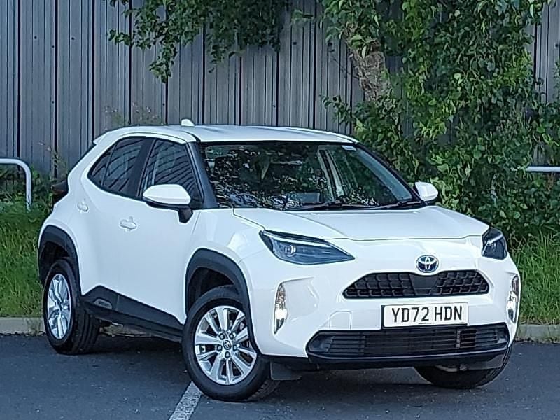 White Used 2022 Toyota Yaris Hybrid Estate | £18,998 (Good price) - Image 1/4