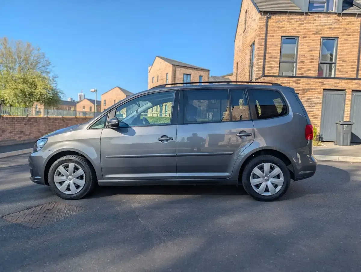 Usado VW Touran SE 2025 Cinzento Monovolume