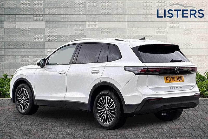 New VW Tiguan Match 150 HP (110 kW) 2025 Pure white SUV
