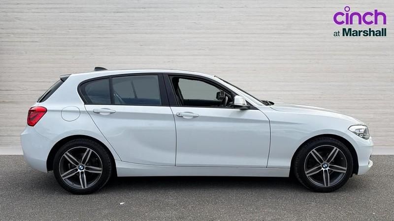 Used BMW 118 Sport Line 136 HP (100 kW) 2019 White Hatchback