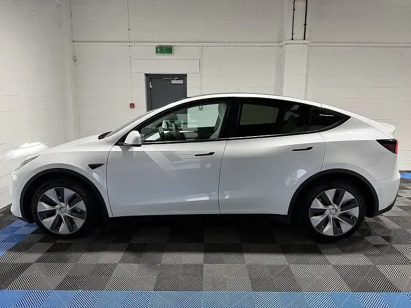 Used Tesla Model Y Long Range AWD 378 kW (514 HP) 2022 White SUV