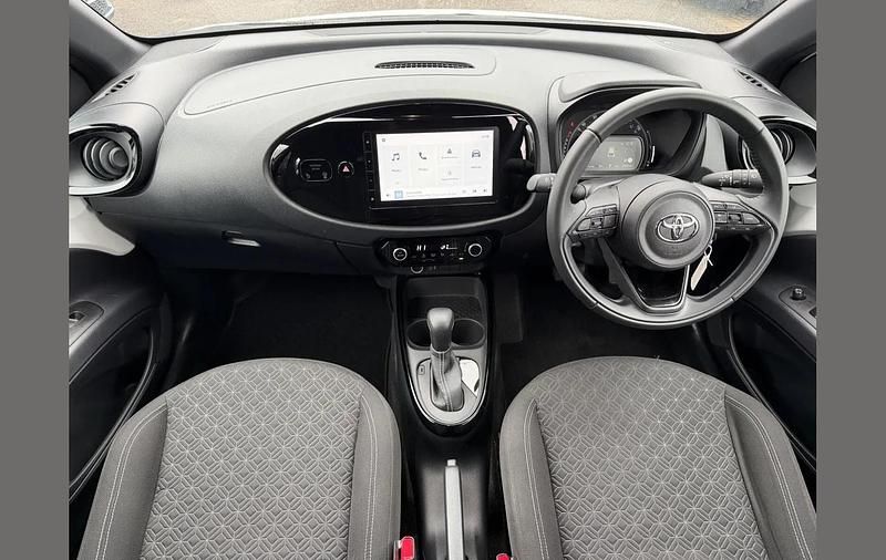 Used Toyota Aygo X 72 HP (52 kW) 2024 White SUV