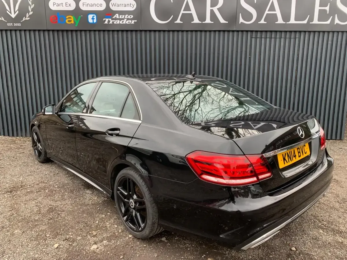 Gebraucht Mercedes E220 AMG 170 PS (125 kW) 2014 Schwarz Limousine