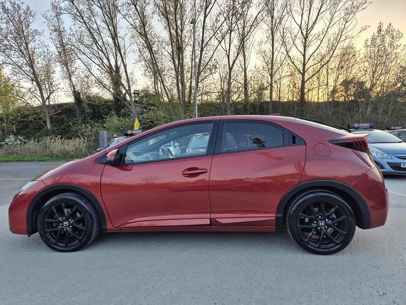 Used Honda Civic Sport 120 HP (88 kW) 2015 Red Hatchback