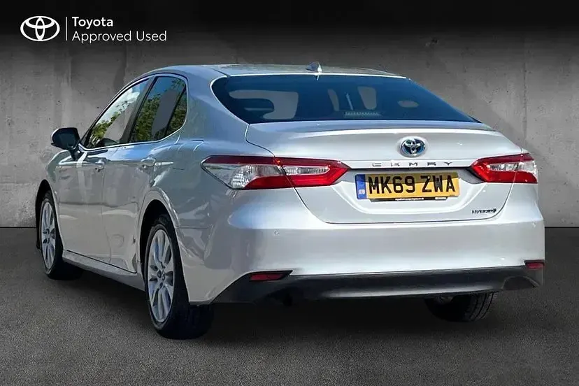 Used Toyota Camry Design 218 HP (160 kW) 2019 Silver Sedan