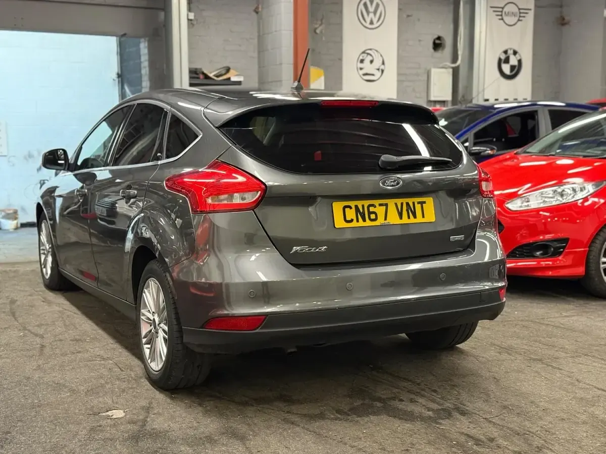 Used Ford Focus Zetec 125 HP (91 kW) 2017 Grey Hatchback