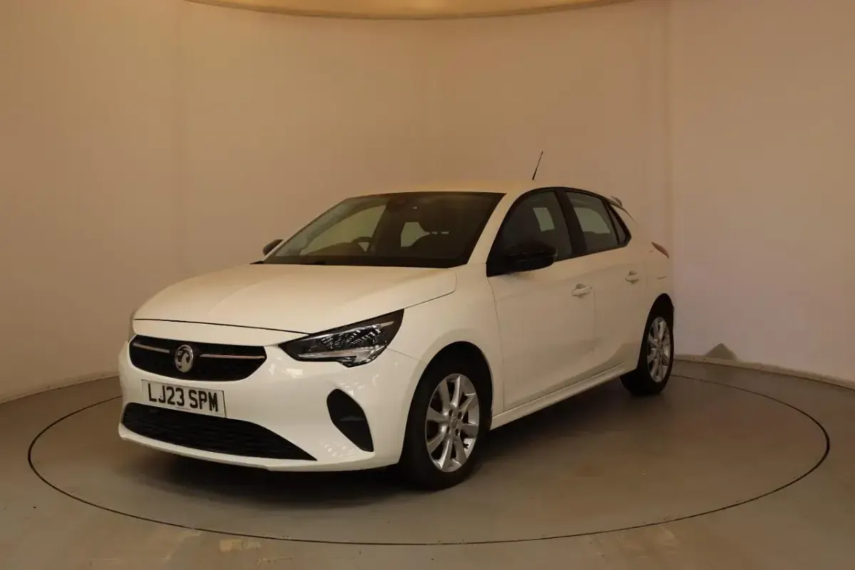 Used Vauxhall Corsa Design Edition 99 HP (72 kW) 2023 White Hatchback