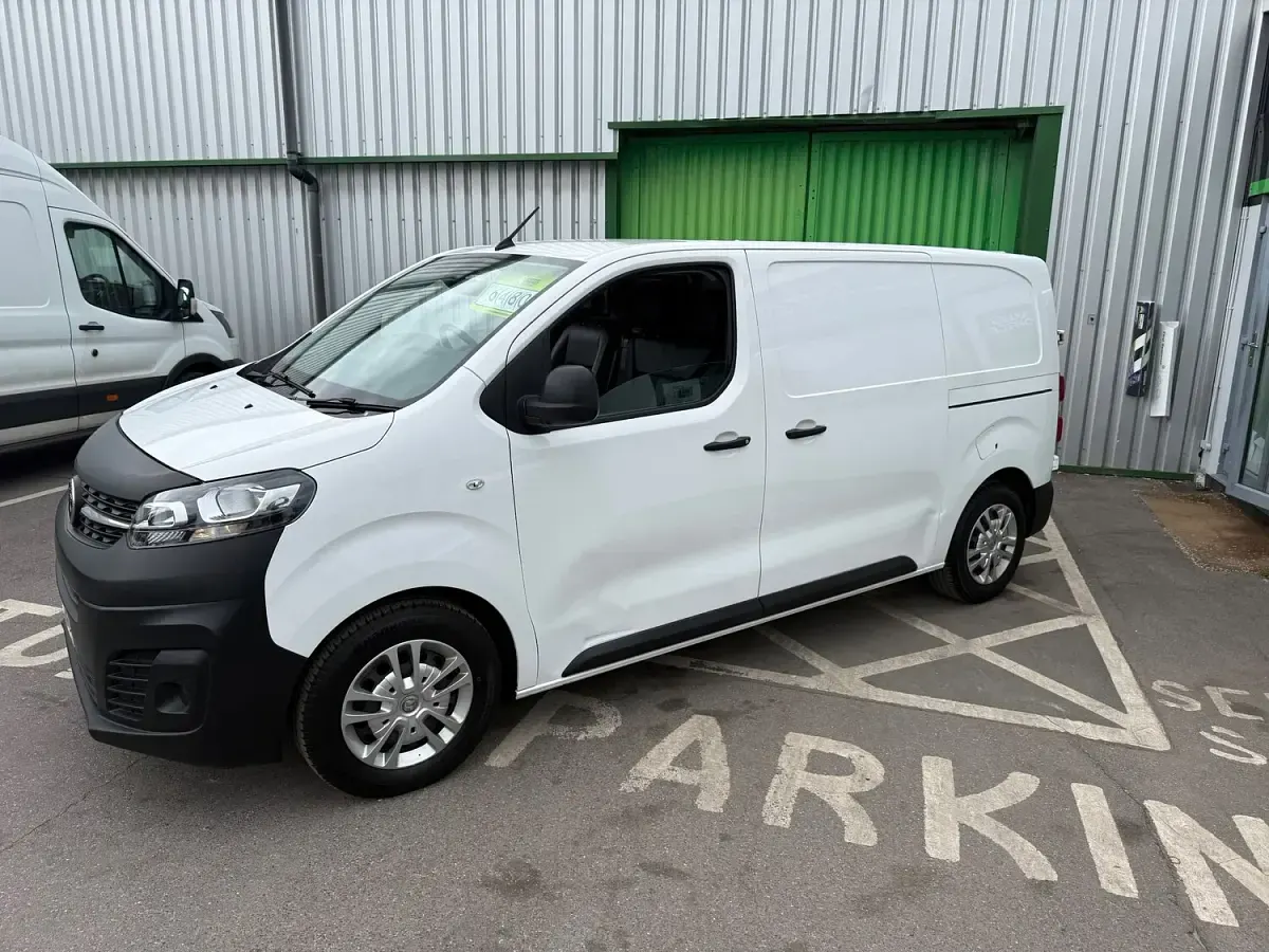 Used Vauxhall Vivaro S 100 HP (73 kW) 2020 White MPV