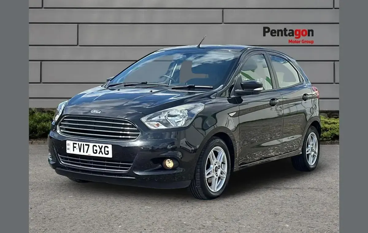 Usado Ford Ka Plus Zetec 84 CV (61 kW) 2017 Negro Utilitario
