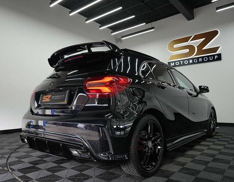 Used Mercedes A180 AMG Line Premium Plus 122 HP (89 kW) 2015 Black Hatchback