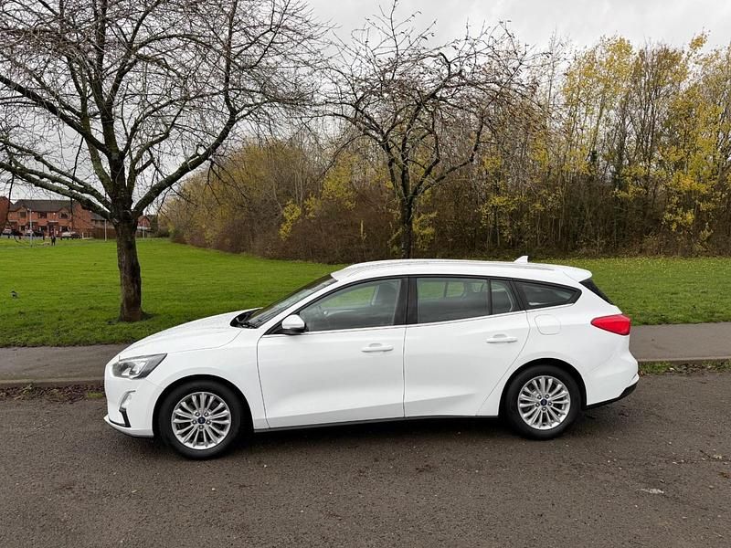 Used Ford Focus Titanium 155 HP (114 kW) 2021 White Estate