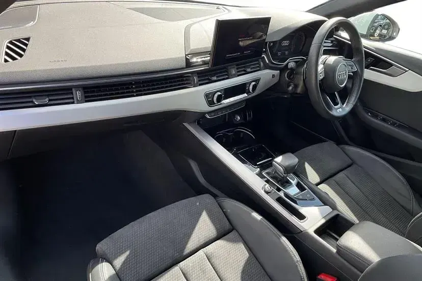 Used Audi A4 S-Line 204 HP (150 kW) 2024 White Estate