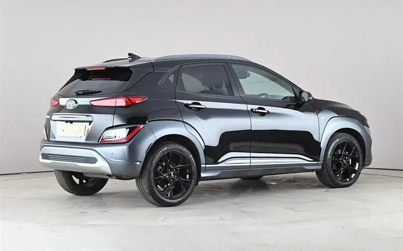Second-hand Hyundai Kona Premium 120 CP (88 kW) 2022 Negru SUV