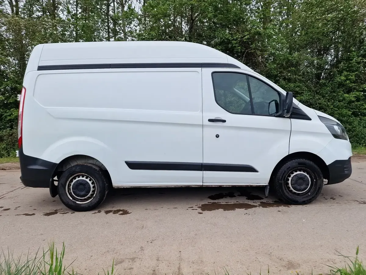 Used Ford Transit Custom 105 HP (77 kW) 2018 White Van