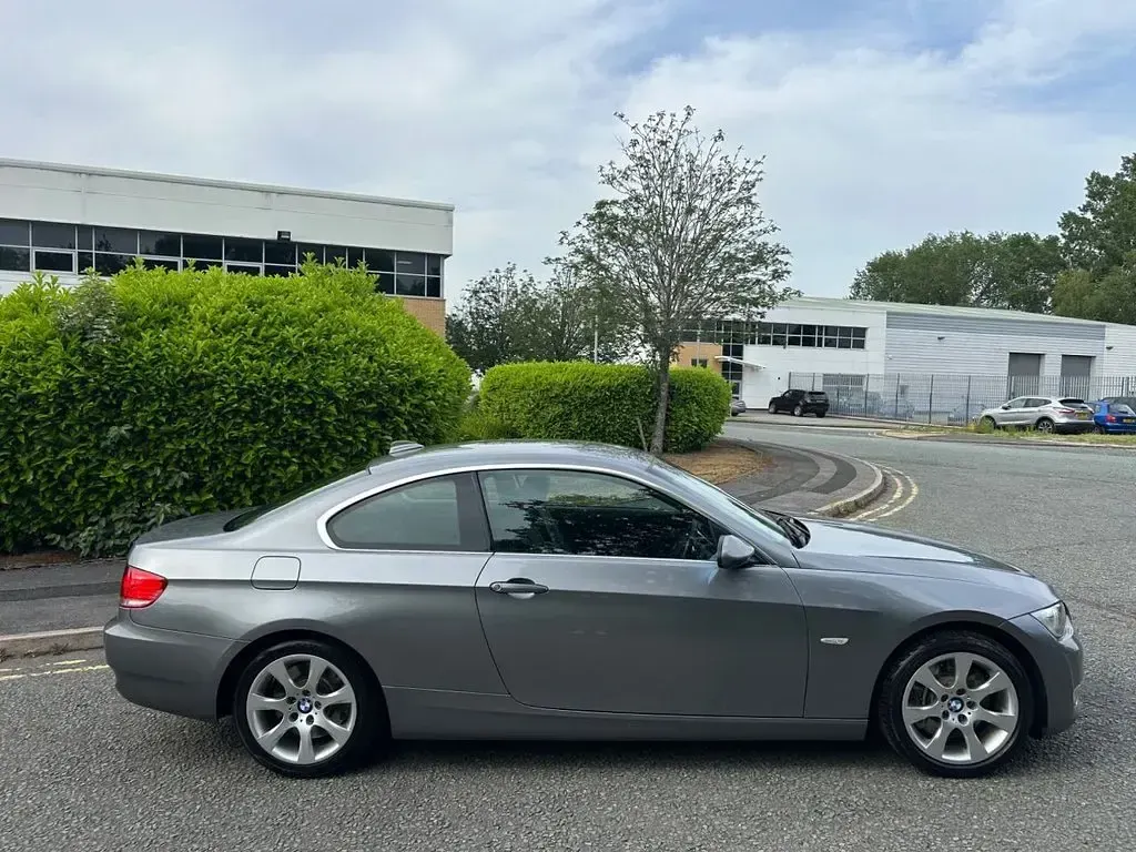 Used BMW 330 272 HP (200 kW) 2008 Grey Coupe