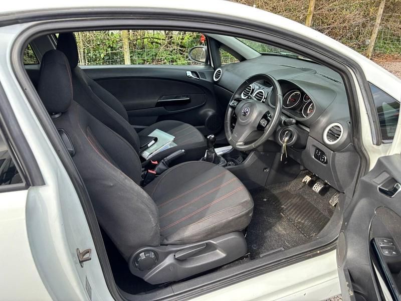 Used Vauxhall Corsa Edition 2011 White Hatchback