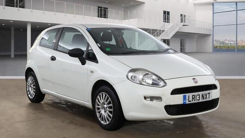 Used Fiat Punto Pop 69 HP (50 kW) 2013 White Hatchback