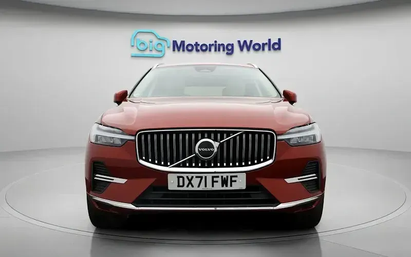 Used Volvo XC60 Inscription 250 HP (183 kW) 2021 Red SUV