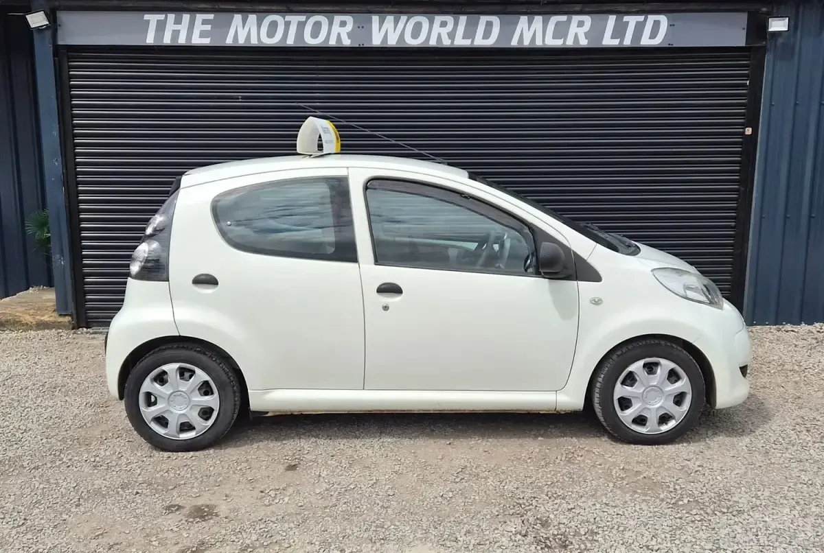 Used Citroën C1 VTR Sport 68 HP (50 kW) 2011 White Hatchback