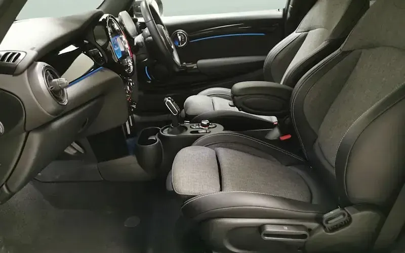 Begagnad Mini Cooper Level 2 135 kW (184 HK) 2023 Halvkombi