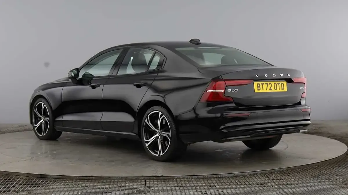 Used Volvo S60 Plus 250 HP (183 kW) 2023 Black Sedan